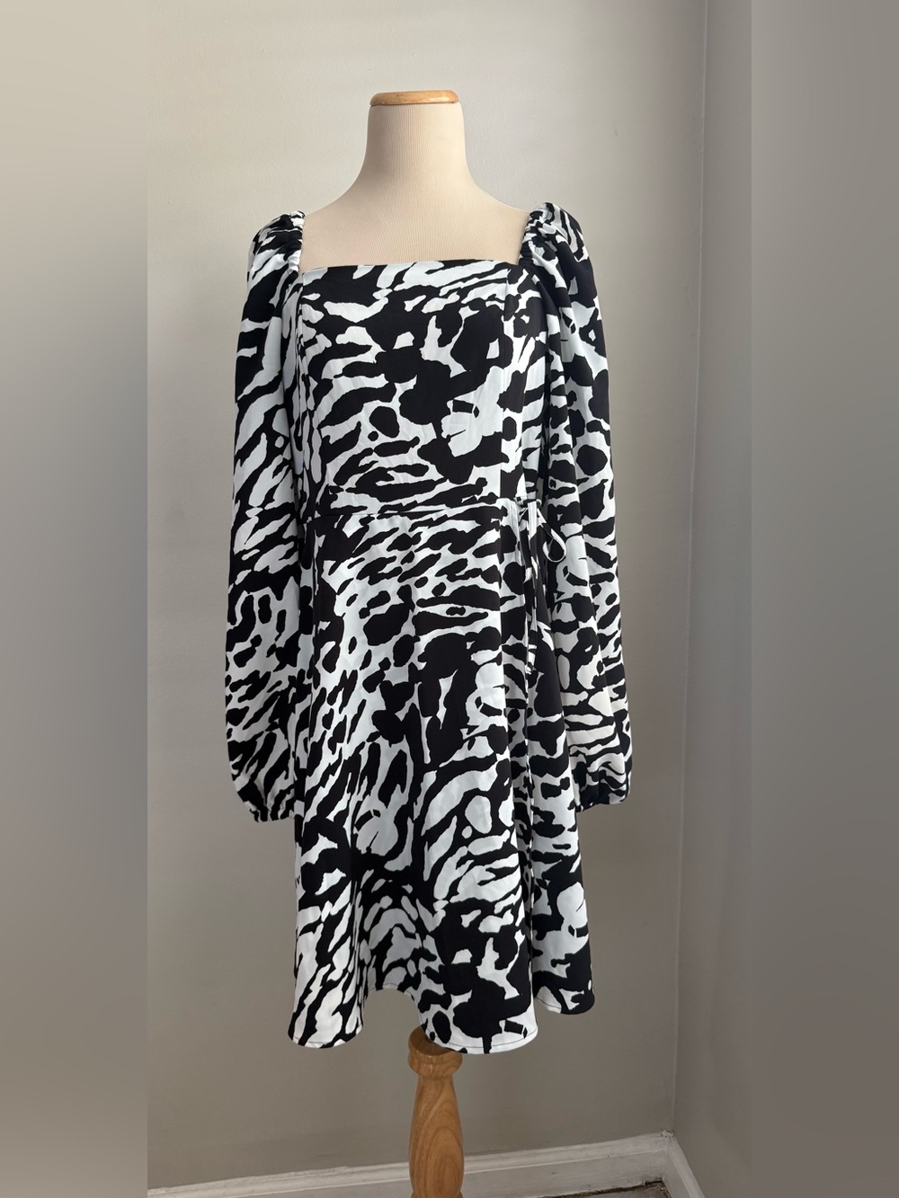 Karl Lagerfeld Paris | Black & White Square Neck Long Sleeve Dress | Size 10